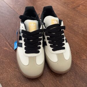 Adidas Samba OG sneakers in Cream White and Core Black with a gum sole